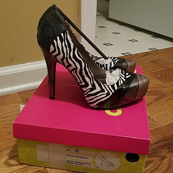 Heels - Picture 3 of 3